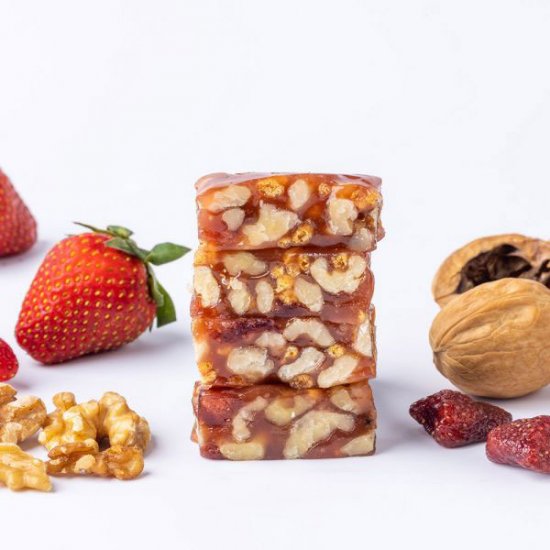 CG07 Walnut and Strawberry Cake 100g