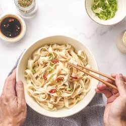 FN12 Flat Noodle with Chili sauce 500g
