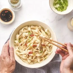 FN12 Flat Noodle with Chili sauce 500g