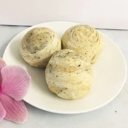 TW71 York + Black Sesame Moon Cake